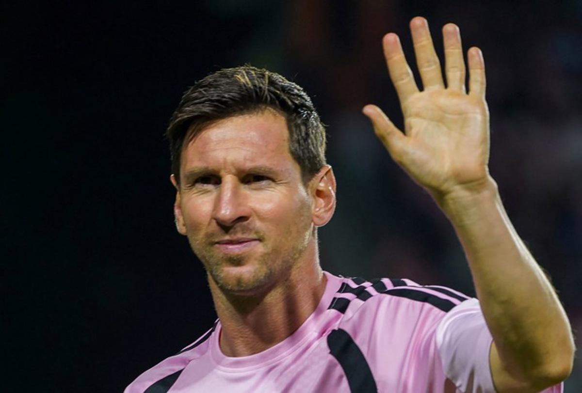 Inter Miami's Argentine forward #10 Lionel Messi waves during a friendly football match between Inter Miami CF and Independiente del Valle at Estadio Juan Ramon Loubriel in Bayamon, Puerto Rico, on February 26, 2026.  Jaydee Lee SERRANO / AFP