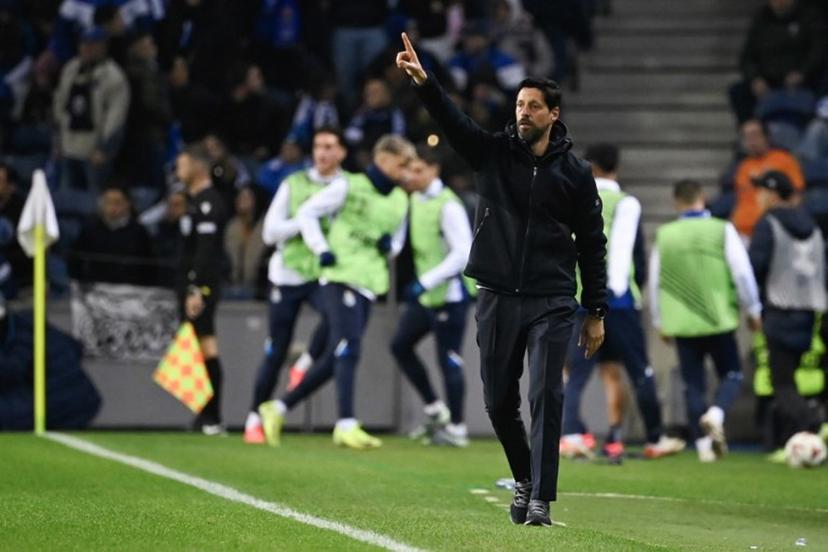 FC Porto's Portuguese coach Vitor Bruno gestures during the UEFA Europa League 1st round day 6 football match between FC Porto and Midtjylland at the Dragao stadium, on December 12, 2024.   MIGUEL RIOPA / AFP