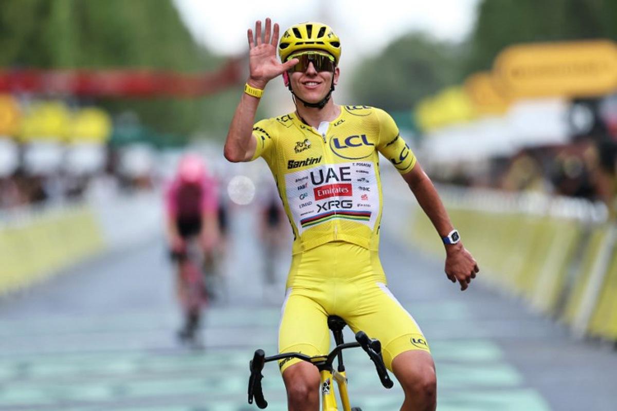 UAE Team Emirates - XRG's Slovenian rider Tadej Pogacar celebrates his overall victory as he crosses the finish line of the 21st stage of the 113th edition of the Tour de France cycling race, 88,7 km starting and finishing in Paris, on July 26, 2026.  Anne-Christine POUJOULAT / AFP