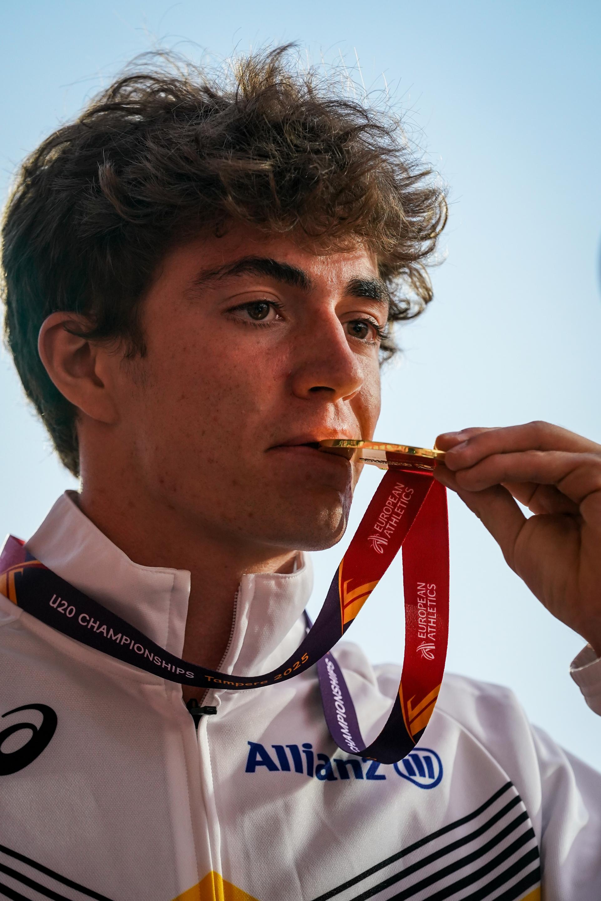 Willem Renders pictured on the podium after winning the gold medal at the 5.000m race during the European Athletics U20 Championships, in Tampere, Finland, Friday 08 August 2025. The European U20 championships take place from 07 to 10 August.  BELGA PHOTO COEN SCHILDERMAN