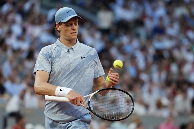 Italy's Jannik Sinner prepares to serve to France's Clement Tabur during their men's singles match on day 3 of the French Open tennis tournament on Court Philippe-Chatrier at the Roland-Garros Complex in Paris on May 26, 2026.  Dimitar DILKOFF / AFP