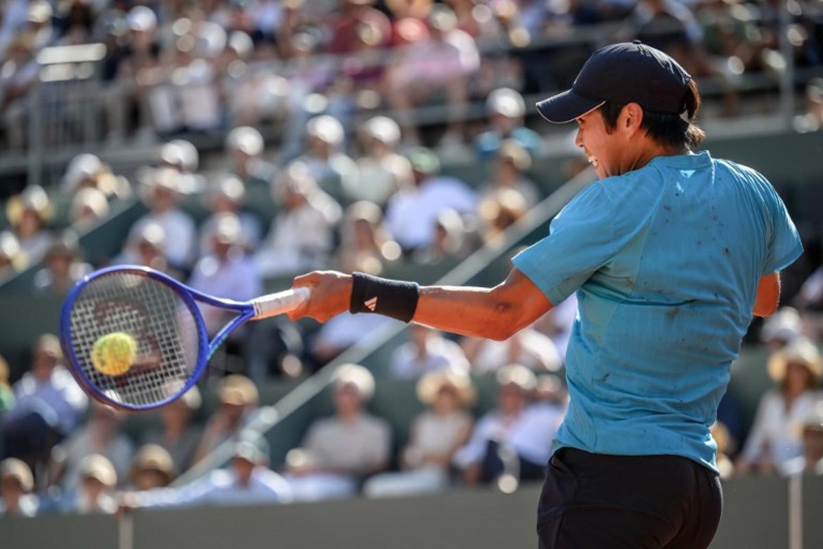 US' Learner Tien plays a forehand return to Argentina's Mariano Navone during their men's singles final match at the ATP 250 Geneva Open tennis tournament in Geneva on May 23, 2026.  Fabrice COFFRINI / AFP
