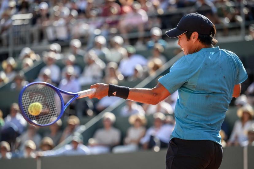 US' Learner Tien plays a forehand return to Argentina's Mariano Navone during their men's singles final match at the ATP 250 Geneva Open tennis tournament in Geneva on May 23, 2026.  Fabrice COFFRINI / AFP