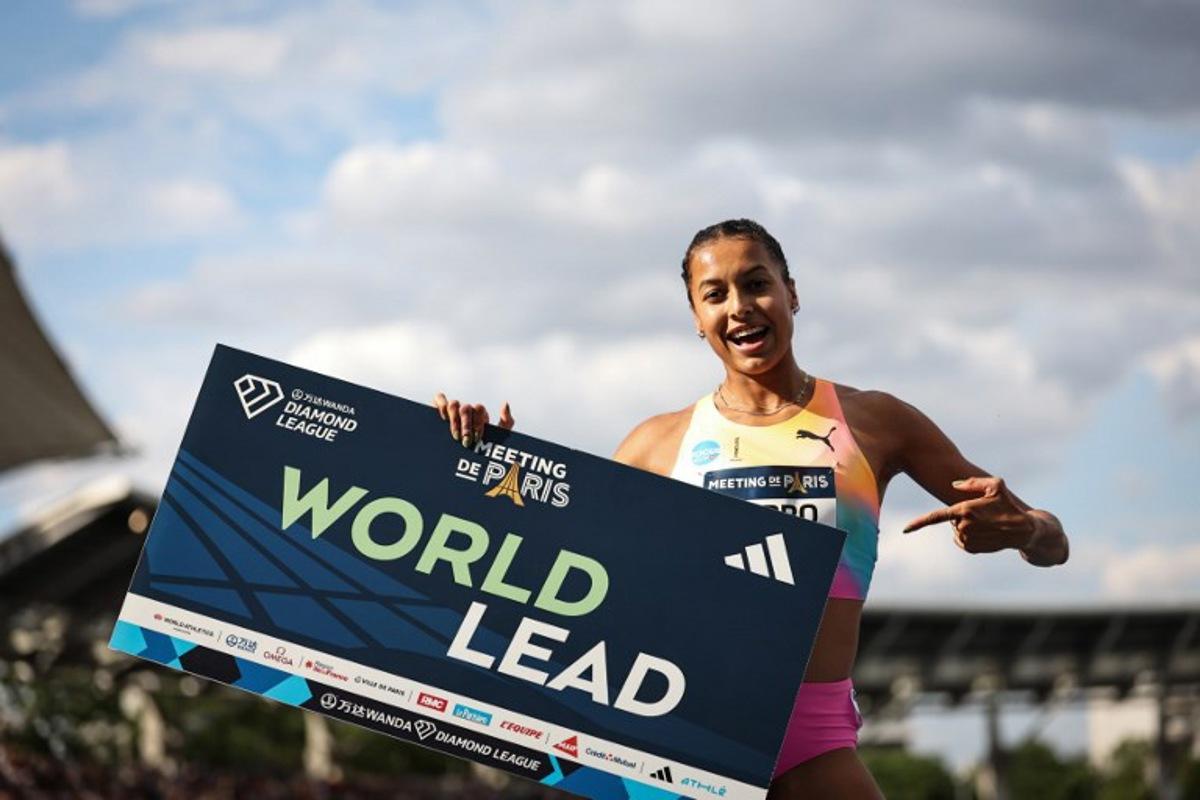 First-placed Switzerland's Audrey Werro celebrates her World Lead time record after winning the women's 800m during the IAAF Diamond League athletics meeting, at the Charlety Stadium, in Paris on June 28, 2026.  Anne-Christine POUJOULAT / AFP