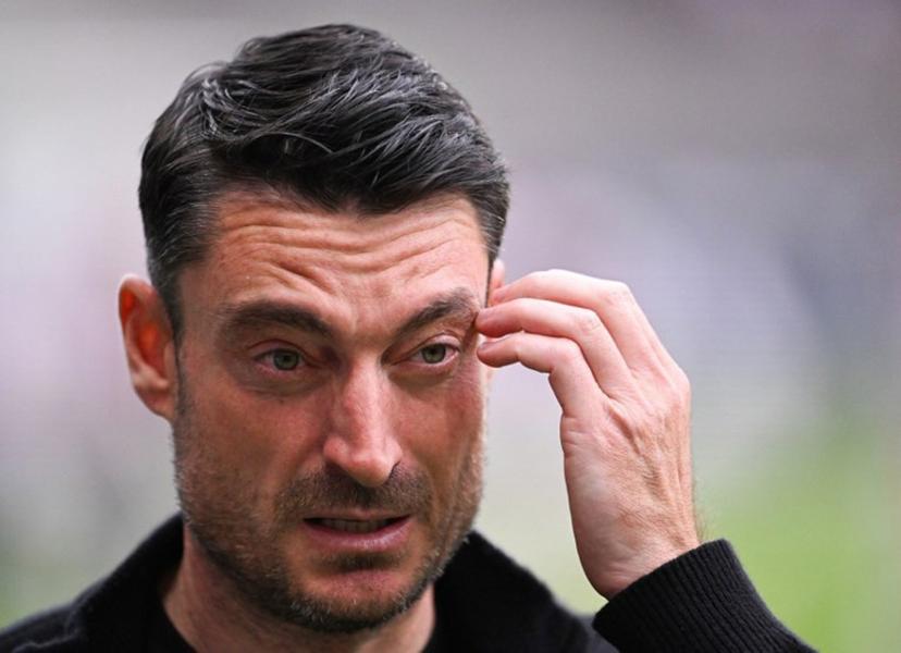 Frankfurt's Spanish head coach Albert Riera looks on ahead during the German first division Bundesliga football match between Eintracht Frankfurt and RB Leipzig in Frankfurt am Main, western Germany, on April 18, 2026.  Kirill KUDRYAVTSEV / AFP