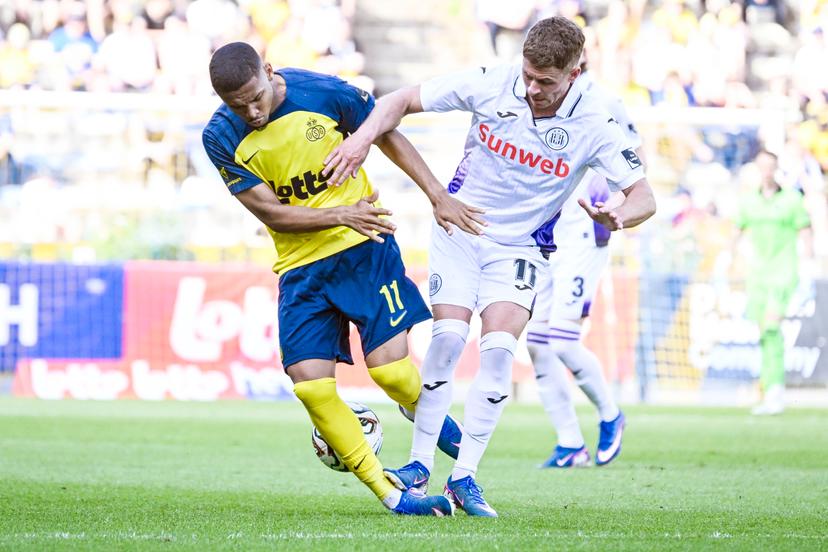 Anderlecht's Thorgan Hazard makes a foul on 11 Union's Guilherme Smith during a soccer match between Royale Union Saint-Gilloise and RSC Anderlecht, Sunday 24 May 2026 in Brussels, on the last day of the Champion's Play-offs of the 2025-2026 'Jupiler Pro League' first division of the Belgian championship. BELGA PHOTO TOM GOYVAERTS