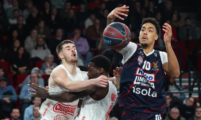 Spirou's Lukijan Zecevic, Spirou's Juwan Gary and Limburg's Aubin Gateretse fight for the ball during a basketball match between Spirou Charleroi and Limburg United, Wednesday 18 February 2026 in Charleroi, on day 20 of the 'BNXT League' Belgian and Dutch first division basket championships. BELGA PHOTO VIRGINIE LEFOUR
