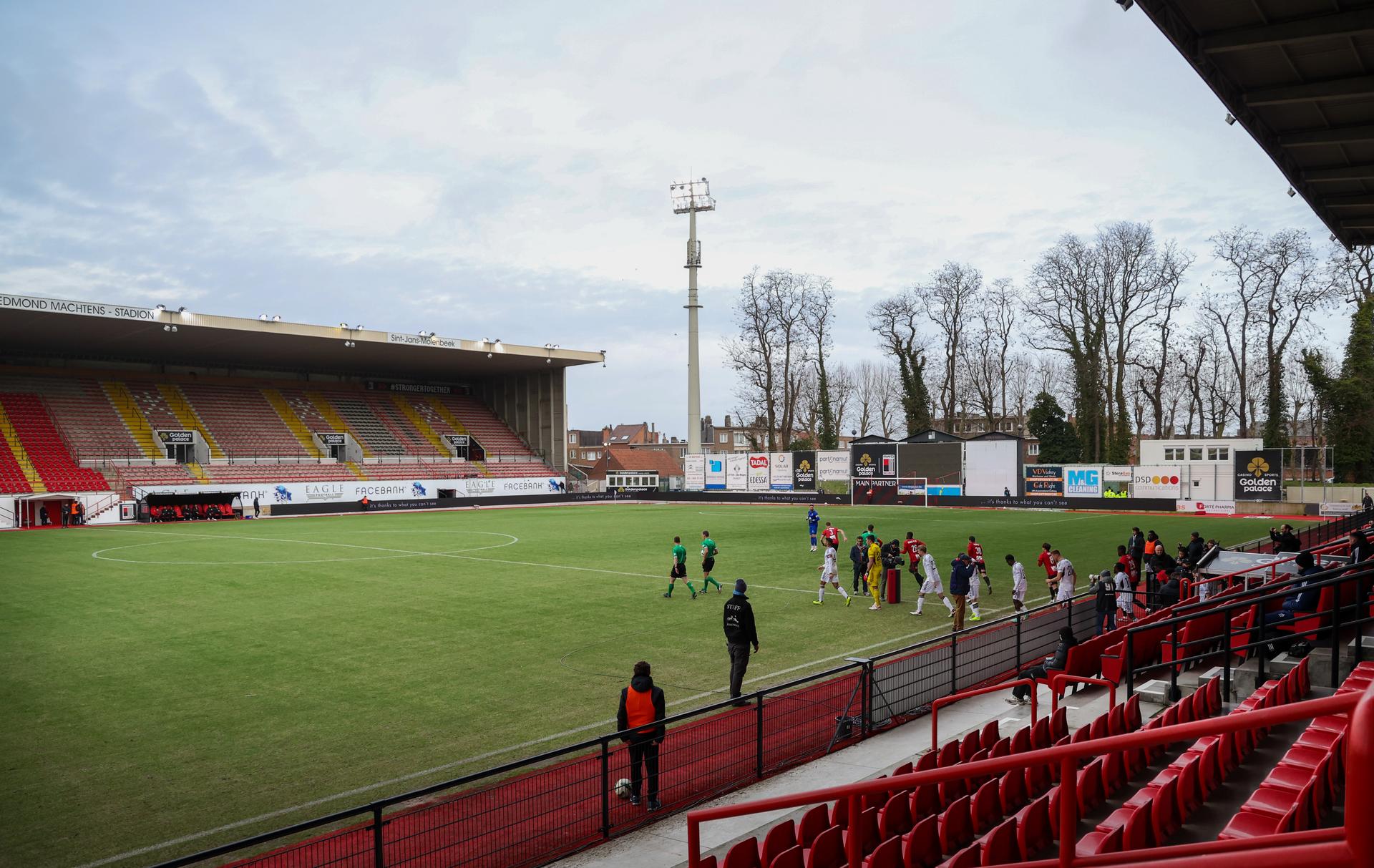 Illustration picture shows the start of the last minutes of a soccer match between RWD Molenbeek and KAS Eupen, Wednesday 24 January 2024 in Brussels, on day 21 of the 2023-2024 season of the 'Jupiler Pro League' first division of the Belgian championship. The final match of the 21st matchday in the Jupiler Pro League between RWDM and Eupen was finally stopped in the 85th minute on Sunday evening, after incidents with RWDM supporters and fireworks. BELGA PHOTO VIRGINIE LEFOUR