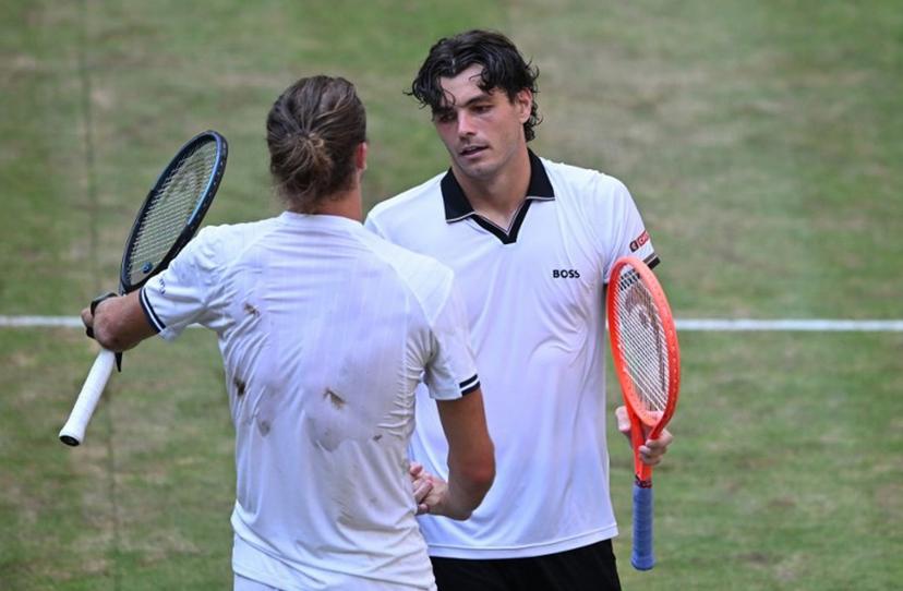 Germany's Alexander Zverev  (front) congratulates Taylor Fritz of the US after the men's singles semi-final match of the Halle Open ATP tennis tournament in Halle, western Germany, on June 20, 2026. Taylor wins 7-6, 4-6,5-7. CARMEN JASPERSEN / AFP