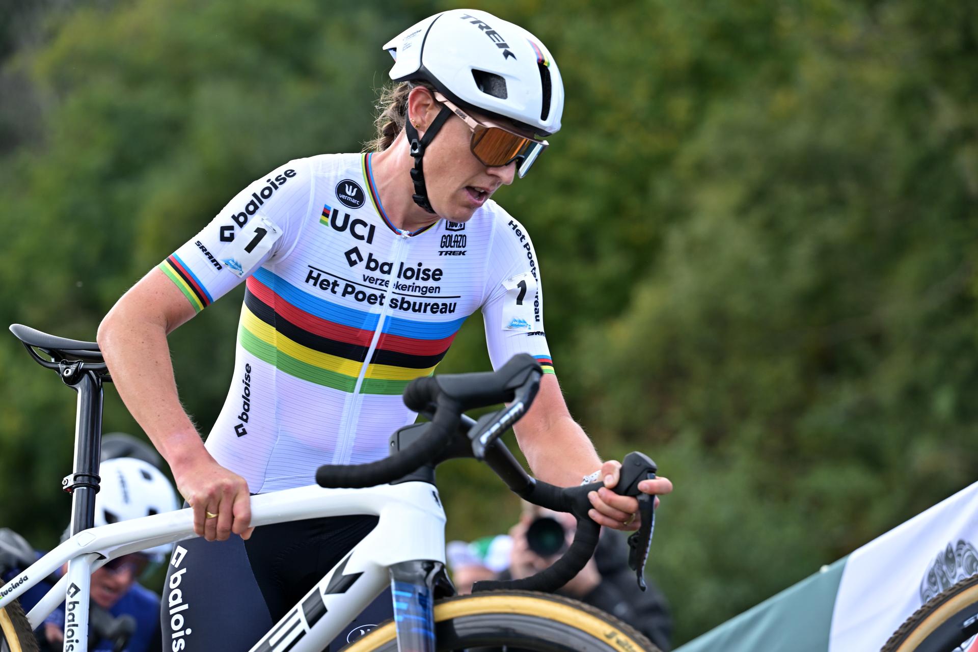 Netherlands' Lucinda Brand pictured in action during  the women elite race of the 'Mosselcross' cyclocross cycling event, on Sunday 11 October 2026, in Dendermonde, the first race (out of 7) of the HG Cross competition. BELGA PHOTO DAVID PINTENS