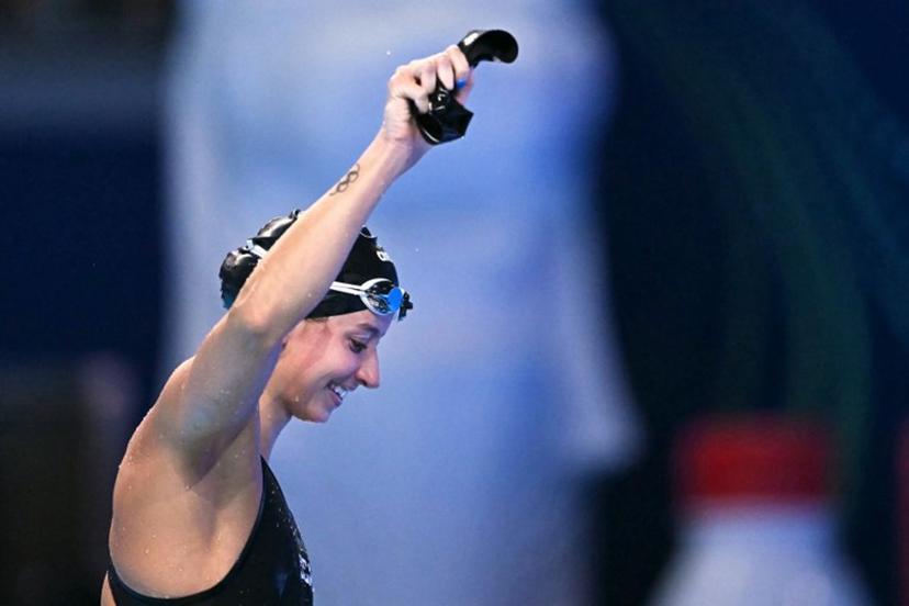 US' swimmer Kate Douglass celebrates after the final of the women's 200m breaststroke swimming event during the 2025 World Aquatics Championships in Singapore on August 1, 2025.  MANAN VATSYAYANA / AFP