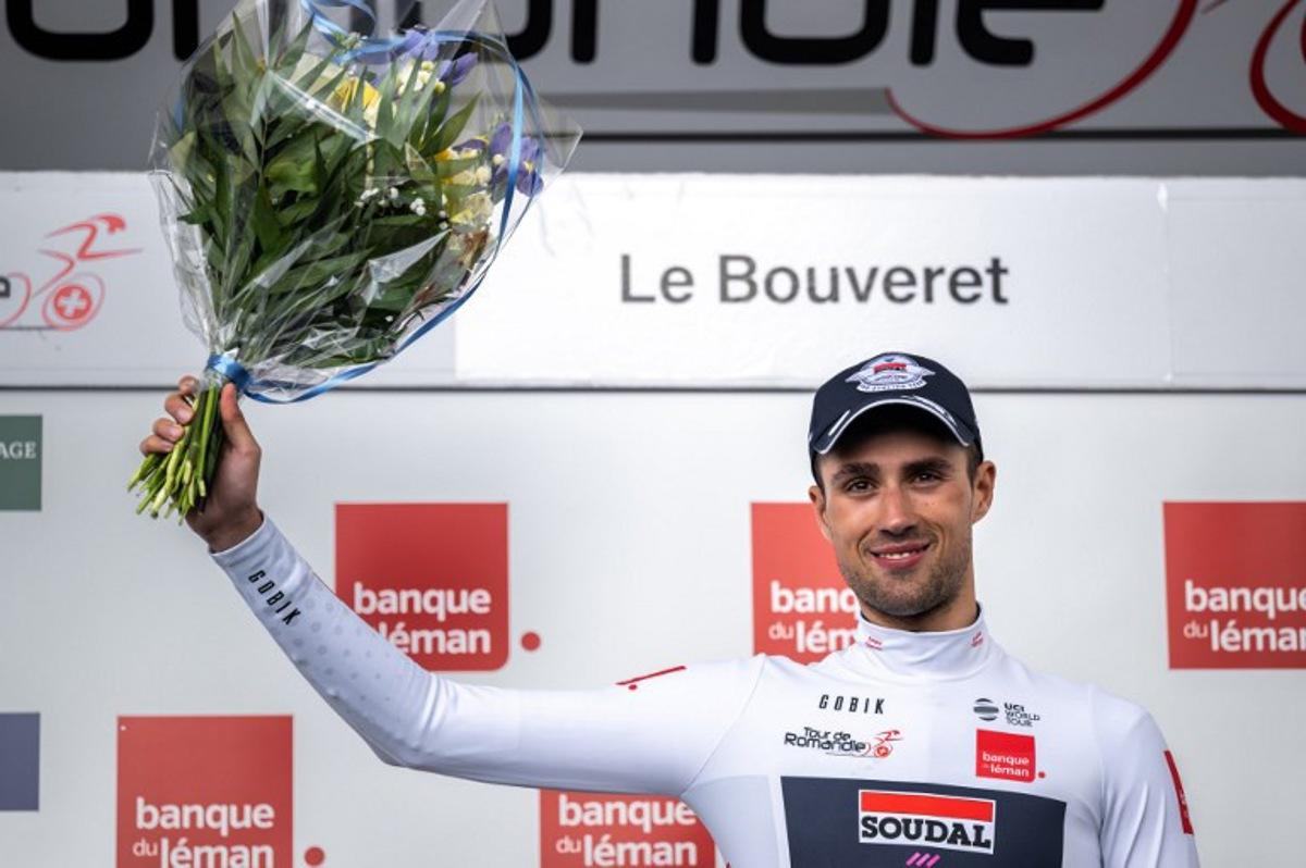 Best young Britain's Ethan Vernon reacts with his white jersey after the prologue of the Tour of Romandie UCI World tour a time trial 6.8 km from Bouveret to Bouveret, on April 25, 2023.  Fabrice COFFRINI / AFP