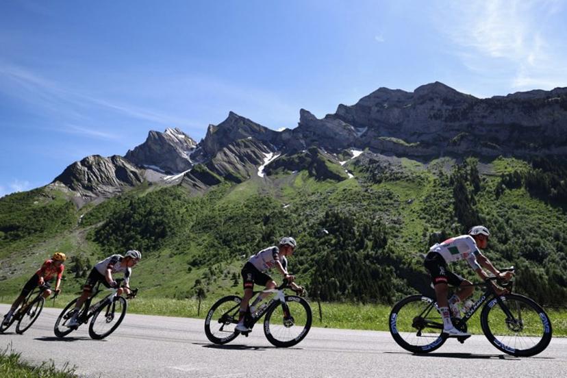 UAE Team Emirates XRG's Mexican rider Isaac Del Toro Romero (R) cycles in the descent of Col des Aravis during the 8th and final stage of the Tour Auvergne-Rhone-Alpes cycling race (formerly known as the Criterium du Dauphine), 120,1km between Beaufort and Plateau de Solaison, in the French Alps on June 14, 2026.  Anne-Christine POUJOULAT / AFP