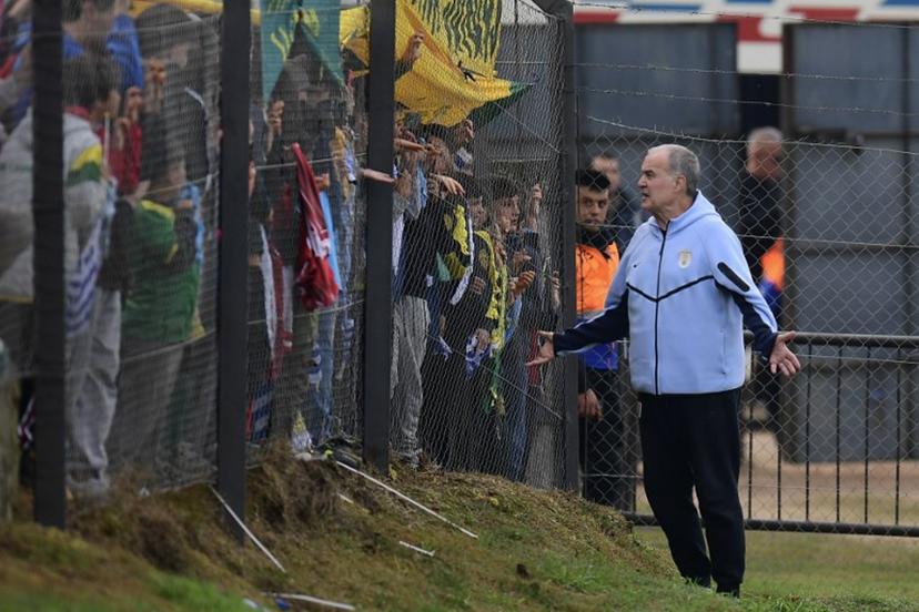 Uruguay's fnational football team coach, Argentinian Marcelo Bielsa, greets fans during a farewell activity with children ahead of the departure of the squad for the FIFA World Cup 2026, at the Tito Lopez Lopez stadium in Pando, Canelones department, Uruguay on June 5, 2026.  Dante FERNANDEZ / AFP