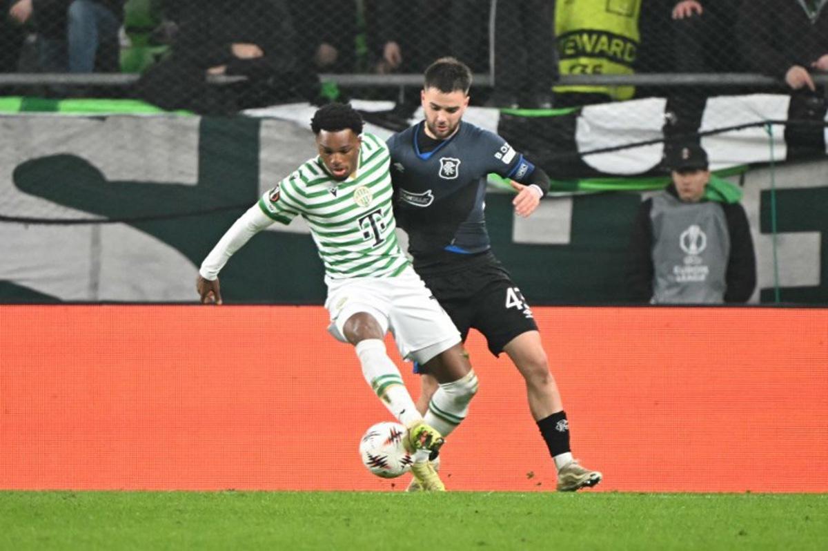 Ferencvaros' French midfielder #75 Lenny Joseph (L) and Glasgow Rangers' Belgian midfielder #43 Nicolas Raskin vie for the ball during the UEFA Europa League football match between Ferencvarosi TC and Rangers in Budapest on December 11, 2025.  Attila KISBENEDEK / AFP