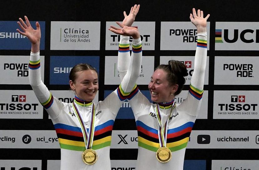 Great Britain's #19 Madelaine Leech and Great Britain's #51 KAtie Archibald pose with their gold medals during the women's madison 30km event award ceremony at the 2025 UCI Track World Championships, in the Penalolen Velodrome in Santiago, on October 25, 2025.  Rodrigo ARANGUA / AFP
