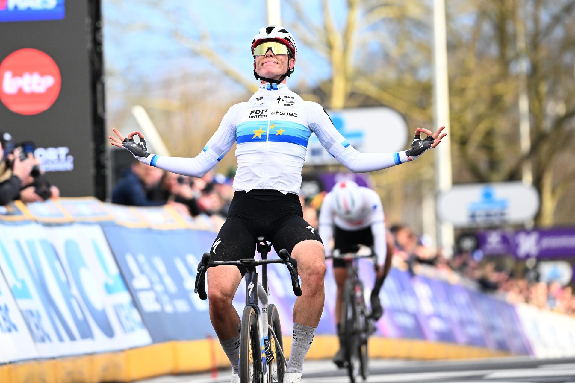 Dutch Demi Vollering of FDJ United‑ and SUEZ crosses the finish line to win the women's one-day cycling race Omloop Het Nieuwsblad (UCI World Tour), the opening race of the Flemish one-day classics season, 137,6 km from Gent to Ninove, Saturday 28 February 2026. BELGA PHOTO MAARTEN STRAETEMANS