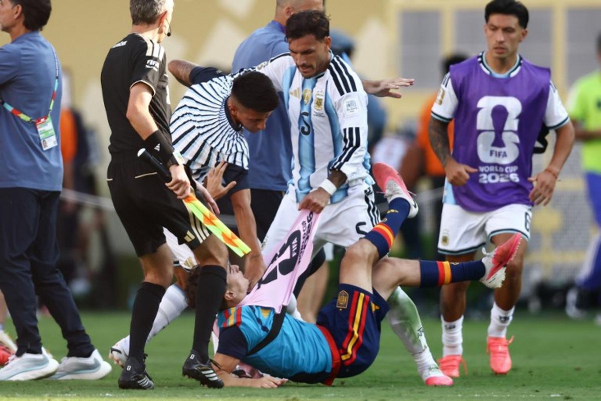 Argentina's midfielder #05 Leandro Paredes (top) clashes with Spain's midfielder #09 Gavi during the 2026 World Cup football tournament final match between Spain and Argentina at the New York/New Jersey Stadium in East Rutherford on July 19, 2026.   CHARLY TRIBALLEAU / AFP