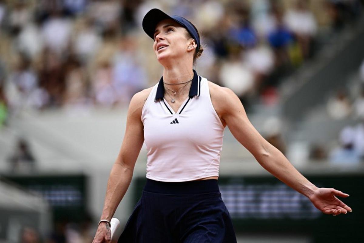 Ukraine's Elina Svitolina reacts as she plays against Switzerland's Belinda Bencic during their women's singles match on day 8 of the French Open tennis tournament on Court Philippe-Chatrier at the Roland-Garros Complex in Paris on May 31, 2026.  JULIEN DE ROSA / AFP