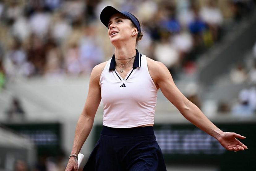 Ukraine's Elina Svitolina reacts as she plays against Switzerland's Belinda Bencic during their women's singles match on day 8 of the French Open tennis tournament on Court Philippe-Chatrier at the Roland-Garros Complex in Paris on May 31, 2026.  JULIEN DE ROSA / AFP