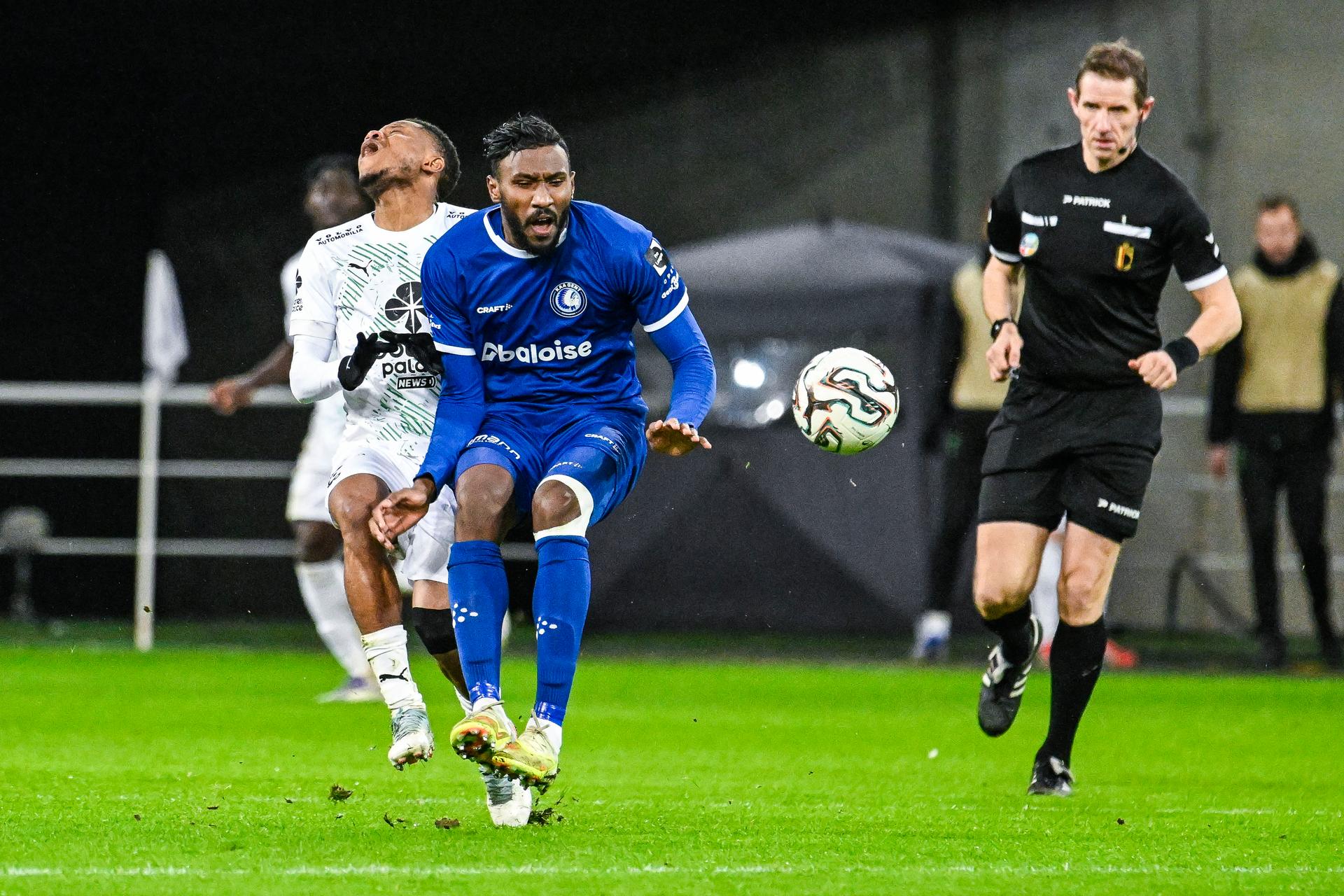 Cercle's Lawrence Agyekum and Gent's Hatim Es-Saoubi pictured in action during a soccer match between KAA Gent and Cercle Brugge, Friday 20 February 2026 in Gent, on day 26 of the 2025-2026 'Jupiler Pro League' first division of the Belgian championship. BELGA PHOTO TOM GOYVAERTS
