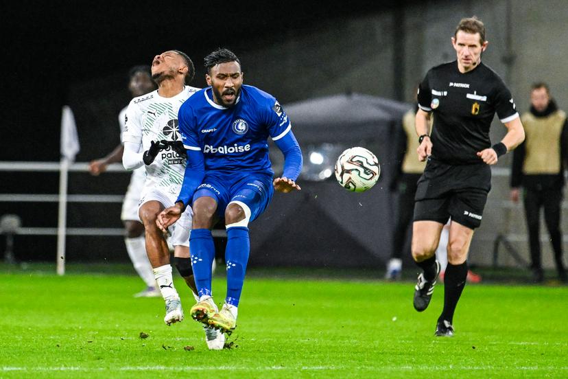 Cercle's Lawrence Agyekum and Gent's Hatim Es-Saoubi pictured in action during a soccer match between KAA Gent and Cercle Brugge, Friday 20 February 2026 in Gent, on day 26 of the 2025-2026 'Jupiler Pro League' first division of the Belgian championship. BELGA PHOTO TOM GOYVAERTS