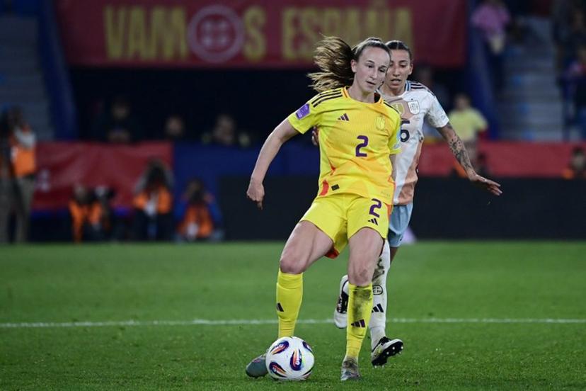 Belgium's defender #02 Sari Kees is challenged by Spain's defender #16 Sheila Garcia during the UEFA Women's Nations League group A3 football match between Spain and Belgium at Ciutat de Valencia stadium in Valencia on February 21, 2025.  JOSE JORDAN / AFP