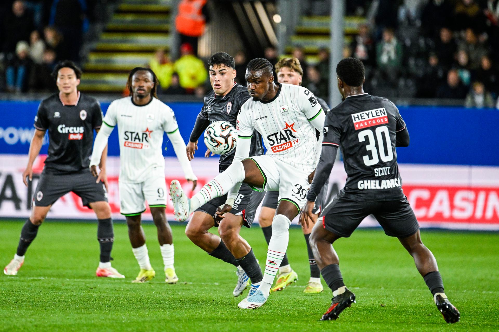 Antwerp's Mauricio Benitez and OHL's Sory Kaba pictured in action during a soccer match between Oud-Heverlee Leuven and Royal Antwerp FC, Friday 15 May 2026 in Leuven, on day 8 of the Europe Play-offs (PO2) of the 2025-2026 'Jupiler Pro League' first division of the Belgian championship. BELGA PHOTO TOM GOYVAERTS