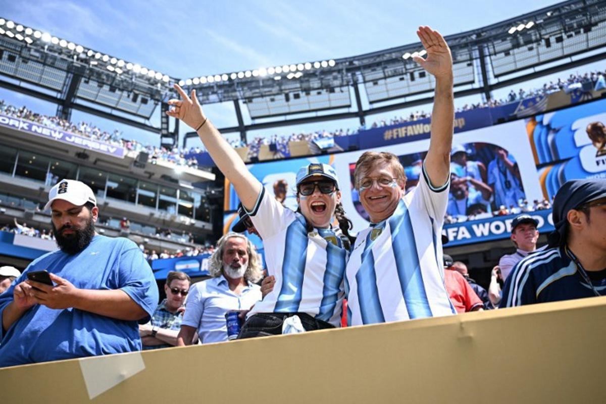 Argentina fans pose for a photo ahead of the 2026 World Cup football tournament final match between Spain and Argentina at the New York/New Jersey Stadium in East Rutherford on July 19, 2026.   Paul ELLIS / AFP