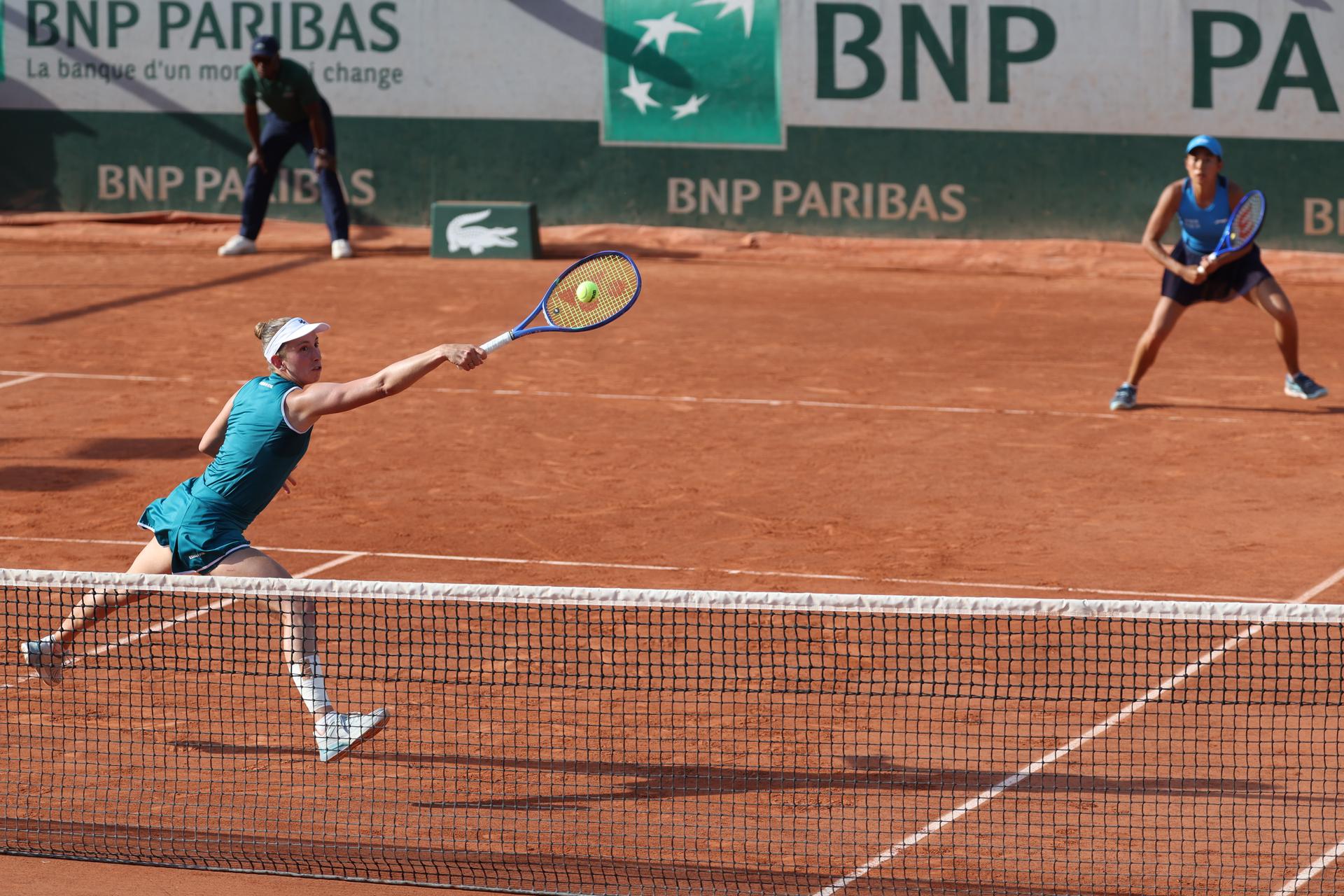 Belgian Elise Mertens pictured in action during a doubles tennis match between Belgian-Chinese pair Zhang-Mertens and US-Brazilian pair Parks-Pigossi, in the first round of the women's doubles at the Roland Garros French Open tennis tournament, in Paris, France, Thursday 28 May 2026. This year's tournament takes place from 18 May to 07 June. BELGA PHOTO VIRGINIE LEFOUR