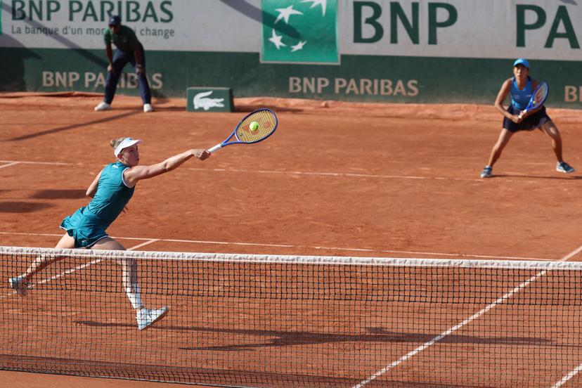 Belgian Elise Mertens pictured in action during a doubles tennis match between Belgian-Chinese pair Zhang-Mertens and US-Brazilian pair Parks-Pigossi, in the first round of the women's doubles at the Roland Garros French Open tennis tournament, in Paris, France, Thursday 28 May 2026. This year's tournament takes place from 18 May to 07 June. BELGA PHOTO VIRGINIE LEFOUR