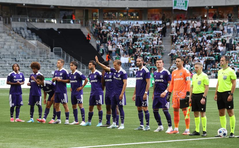 Anderlecht's players pictured at the start of a soccer game between Swedish Hammarby IF and Belgian RSC Anderlecht, Thursday 23 July 2026 in Stockholm, Sweden, the first leg of the second qualifying round for the UEFA Europa League. BELGA PHOTO VIRGINIE LEFOUR