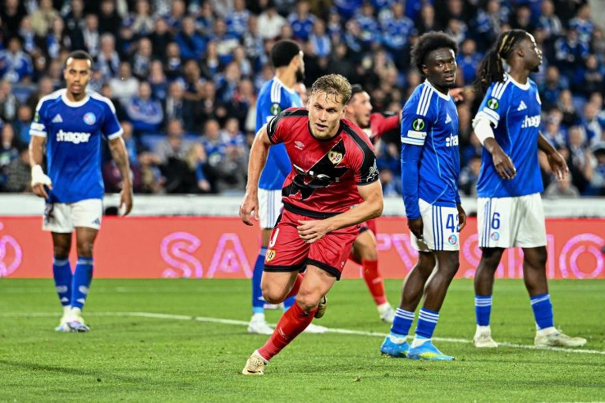Rayo Vallecano's Brazilian forward #09 Alexandre Zurawski "Alemao" celebrates after socring his team's first goal during the UEFA Conference League semi-final second leg football match between RC Strasbourg Alsace and Rayo Vallecano de Madrid at Stade de la Meinau in Strasbourg, eastern France on May 7, 2026.  SEBASTIEN BOZON / AFP