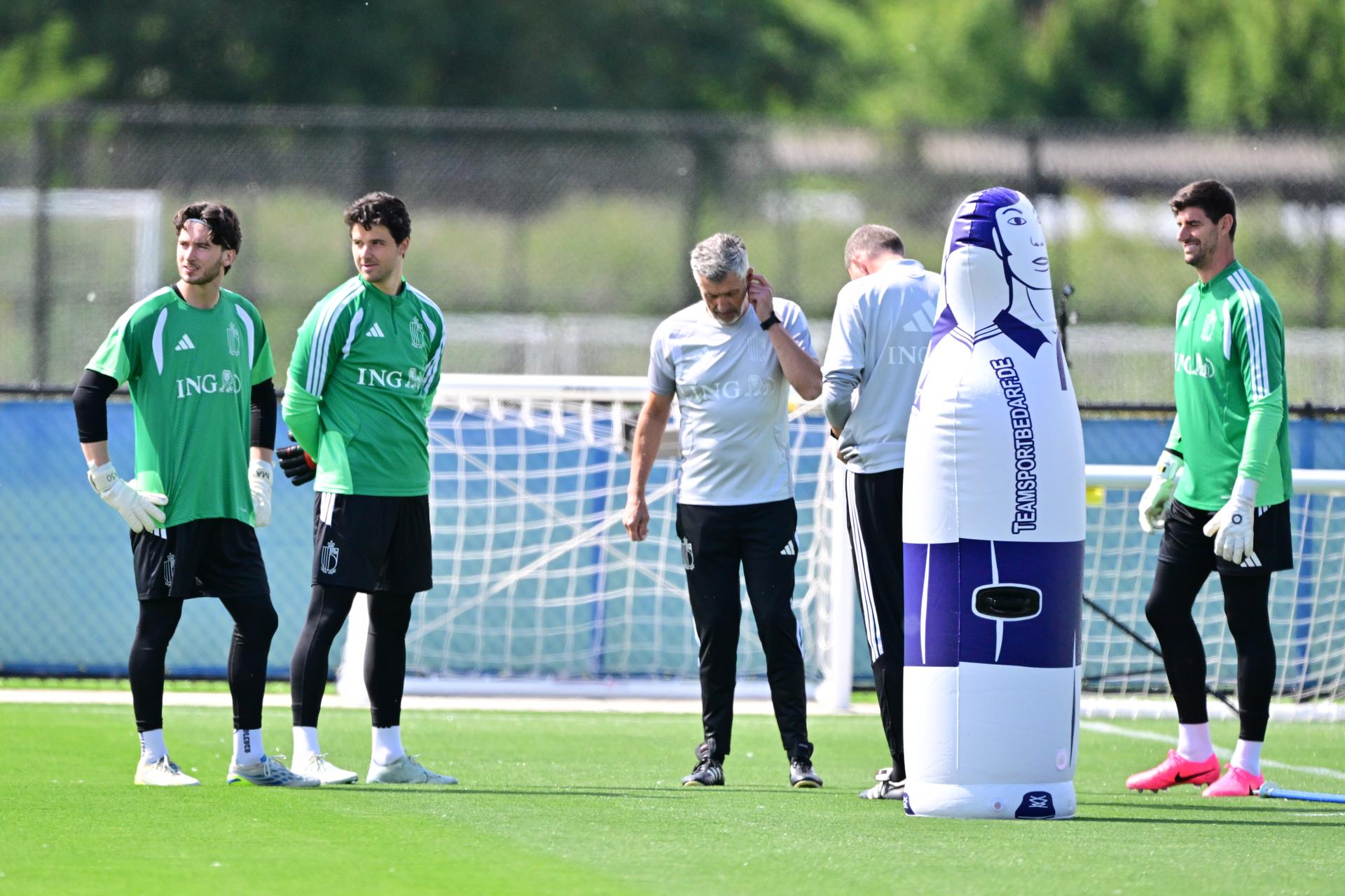 Goalkeeper coach Canadian Max Anchor, Belgium's goalkeeper Senne Lammens, Belgium's goalkeeper coach Guy Martens and Belgium's goalkeeper Thibaut Courtois pictured during a training session of Belgian national soccer team Red Devils in their base camp, home of the Seattle Sounders, Renton, Seattle, USA, on Wednesday 10 June 2026. The Red Devils prepare for the 2026 FIFA World Cup. BELGA PHOTO DIRK WAEM