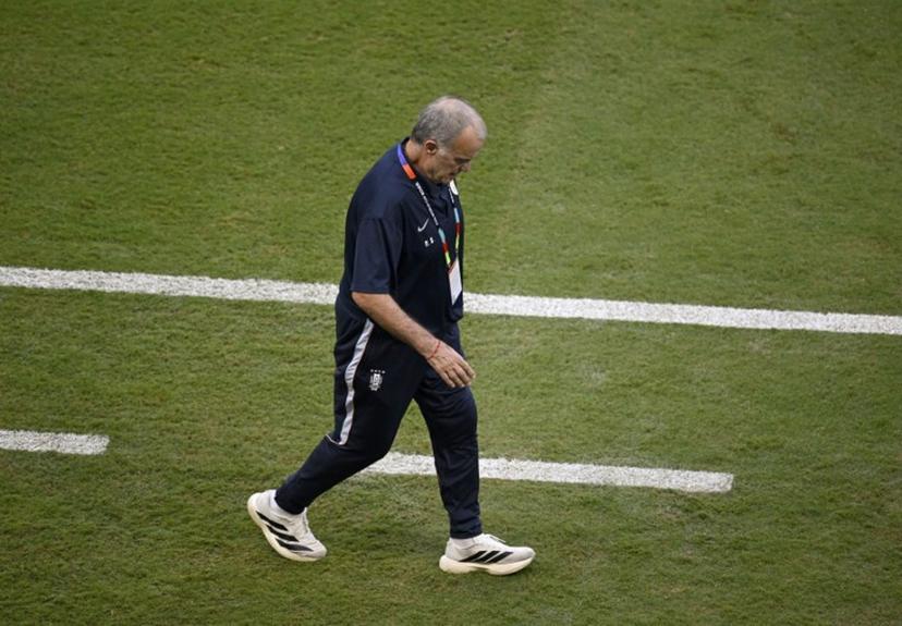 Uruguay's Argentine head coach Marcelo Bielsa gestures during the 2026 World Cup Group H football match between Uruguay and Spain at the Guadalajara Stadium in Zapopan on June 26, 2026.   Alfredo ESTRELLA / AFP