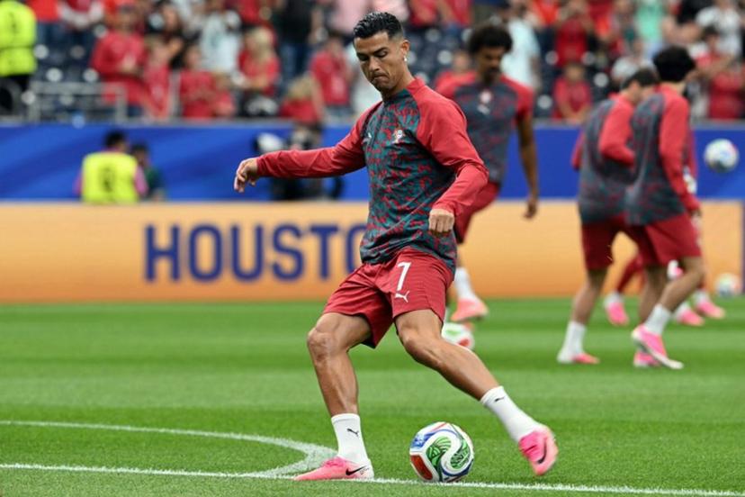 Portugal's forward #07 Cristiano Ronaldo warms up ahead of the 2026 World Cup Group K football match between Portugal and the Democratic Republic of Congo at the Houston Stadium in Houston on June 17, 2026.   RONALDO SCHEMIDT / AFP