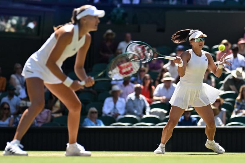 China's Guo Hanyu (R) and France's Kristina Mladenovic compete against Brazil's Luisa Stefani and Canada's Gabriela Dabrowski during their women's doubles final tennis match on the fourteenth day of the 2026 Wimbledon Championships at The All England Lawn Tennis and Croquet Club in Wimbledon, southwest London, on July 12, 2026.  Kirill KUDRYAVTSEV / AFP