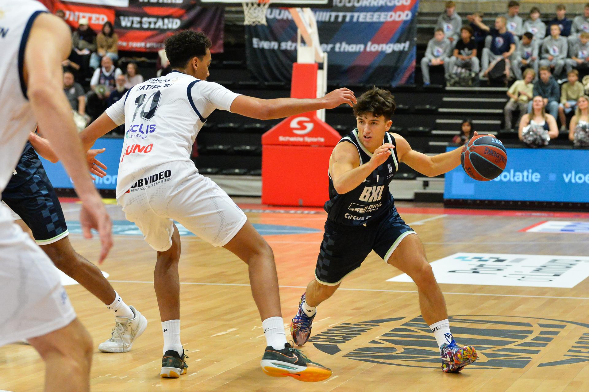 Limburg's Aubin Gateretse and Brussels' Evert Van Eyck pictured in action during a basketball match between Limburg United and Brussels, Friday 03 October 2025 in Mechelen, on day 2 of the 'BNXT League' Belgian/ Dutch first division basket championship. BELGA PHOTO JILL DELSAUX