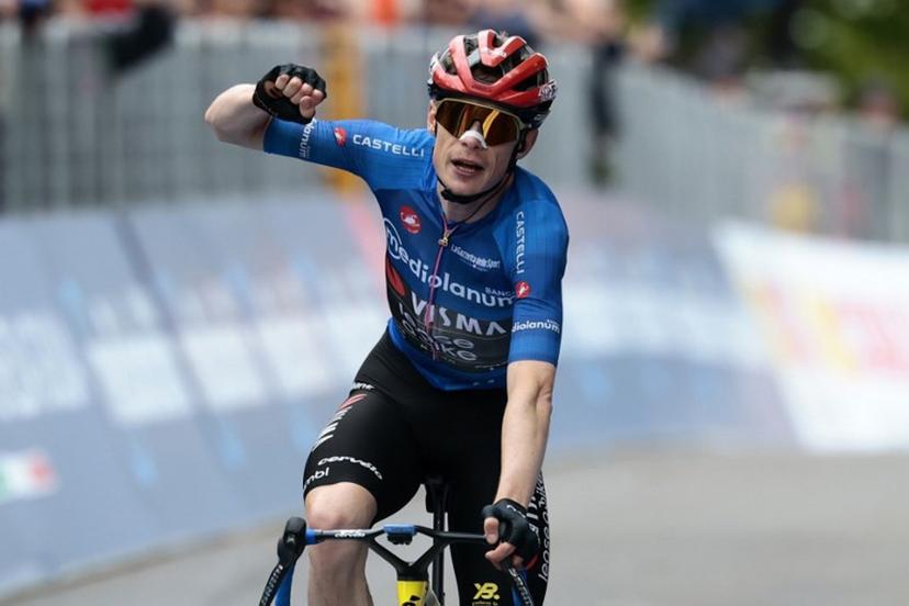 Team Visma Lease a Bike Danish rider Jonas Vingegaard, wearing the best climber's blue jersey (Maglia Azzura), crosses the finish line to win the 9th stage of the Giro d'Italia 2026 - Tour of Italy cycling race between Cervia and Corno alle Scale, near Doganaccia, central Italy on May 17, 2026.  Luca Bettini / AFP