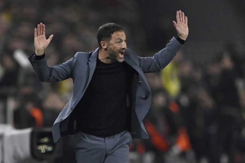 Fenerbahce's Italian head coach Domenico Tedesco gestures during the UEFA Europa League 5 round day football match between Ferencvarosi TC and Fenerbahce at the Chobani Stadium in Istanbul, on November 27, 2025.  Yasin AKGUL / AFP