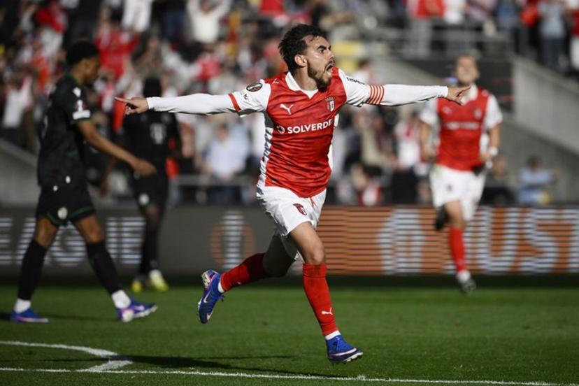 Sporting Braga's Portuguese midfielder #21 Ricardo Horta celebrates scoring his team's fourth goal during the UEFA Europa League last 16 second leg football match between SC Braga and Ferencvaros at Municipal stadium of Braga on March 18, 2026.  Miguel RIOPA / AFP