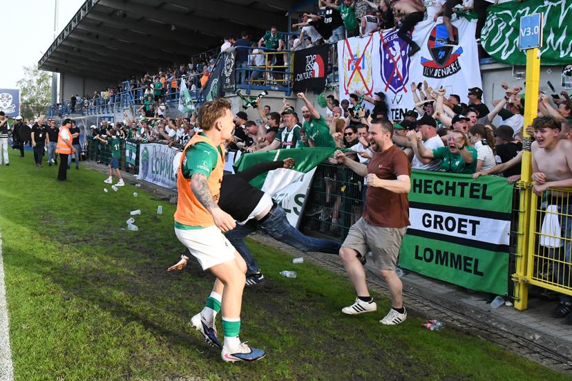 Lommel's players celebrate after winning a soccer game between FCV Dender EH and Lommel SK, Saturday 23 May 2026 in Denderleeuw, the return leg of the Final of the Promotion Play-Offs of the 2025-2026 'Challenger Pro League' 1B second division of the Belgian championship. Lommel won the first leg 3-2. BELGA PHOTO JILL DELSAUX