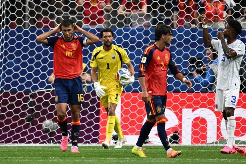 Spain's midfielder #16 Rodri (L) reacts after next to Cape Verde's goalkeeper #01 Vozinha (C) after missing a goal opportunity during the 2026 World Cup Group H football match between Spain and Cape Verde at the Atlanta Stadium in Atlanta on June 15, 2026.   Roberto SCHMIDT / AFP