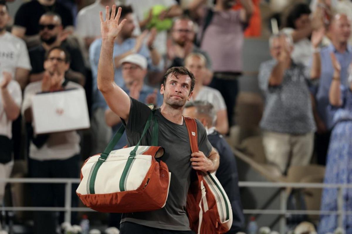 France's Quentin Halys waves as he leaves the court after being defeated by Germany's Alexander Zverev at the end of their men's singles match on day 6 of the French Open tennis tournament on Court Philippe-Chatrier at the Roland-Garros Complex in Paris on May 29, 2026.  Thomas SAMSON / AFP