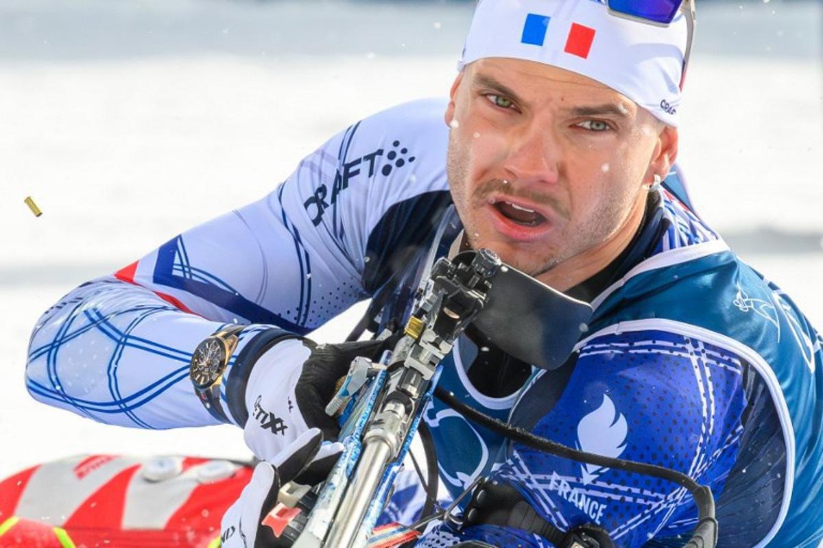 France's Emilien Jacquelin competes at the shooting range during the men's biathlon 15km mass start event during the Milano Cortina 2026 Winter Olympic Games at the Anterselva Biathlon Arena (Sudtirol Arena) in Anterselva (Val Pusteria) on February 20, 2026.  FRANCOIS-XAVIER MARIT / AFP