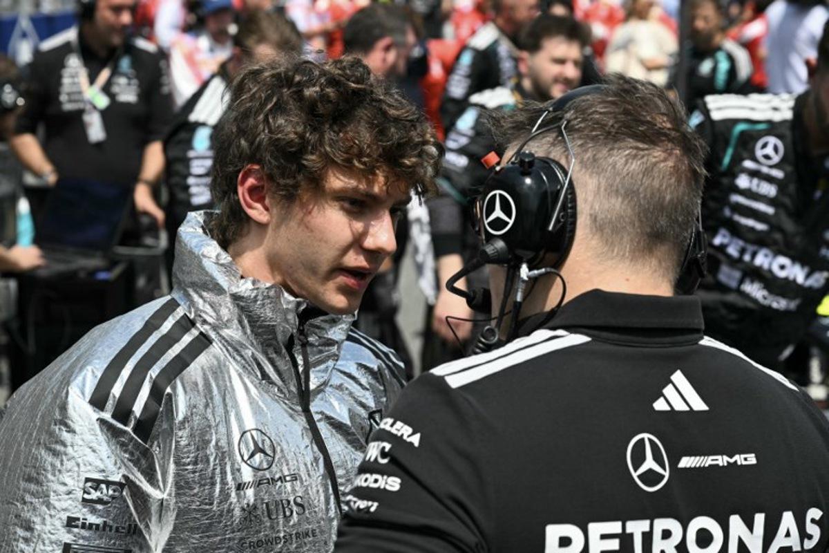 Mercedes' Italian driver Kimi Antonelli speaks with Mercedes' engineer Peter "Bono" Bonnington on the starting grid before the start of the 2026 Miami Formula One Sprint at Miami International Autodrome in Miami Gardens, Florida, on May 2, 2026.   CHANDAN KHANNA / AFP