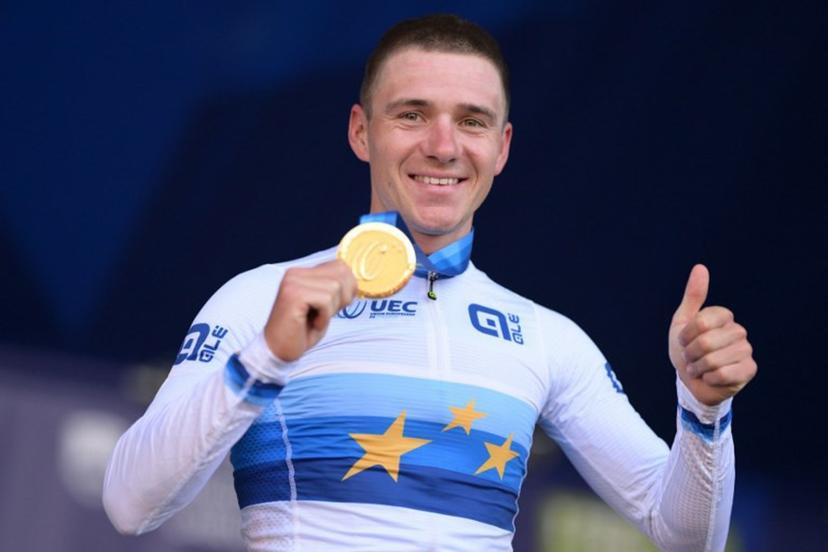 Gold medallist Belgium's rider Remco Evenepoel celebrates on the podium with his medal after winning the men's elite road race of the UEC European Road Cycling Championships in Sencur, near Ljubljana, Slovenia, on October 4, 2026.  JURE MAKOVEC / AFP