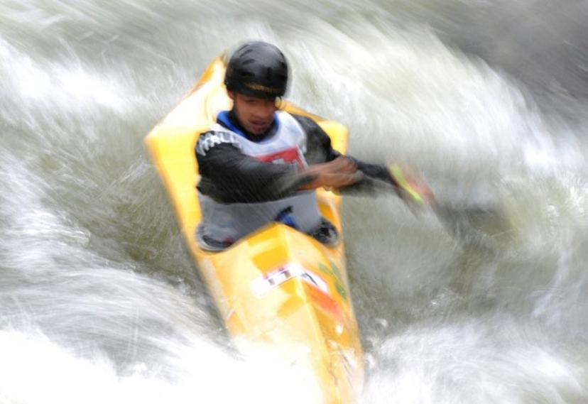This long time exposure picture shows Italy's Andrea Merola competing during the K1 women race at the ICF Wildwater Canoeing Sprint World Championships in Augsburg, southern Germany, on June 11, 2011. AFP PHOTO/CHRISTOF STACHE  CHRISTOF STACHE / AFP