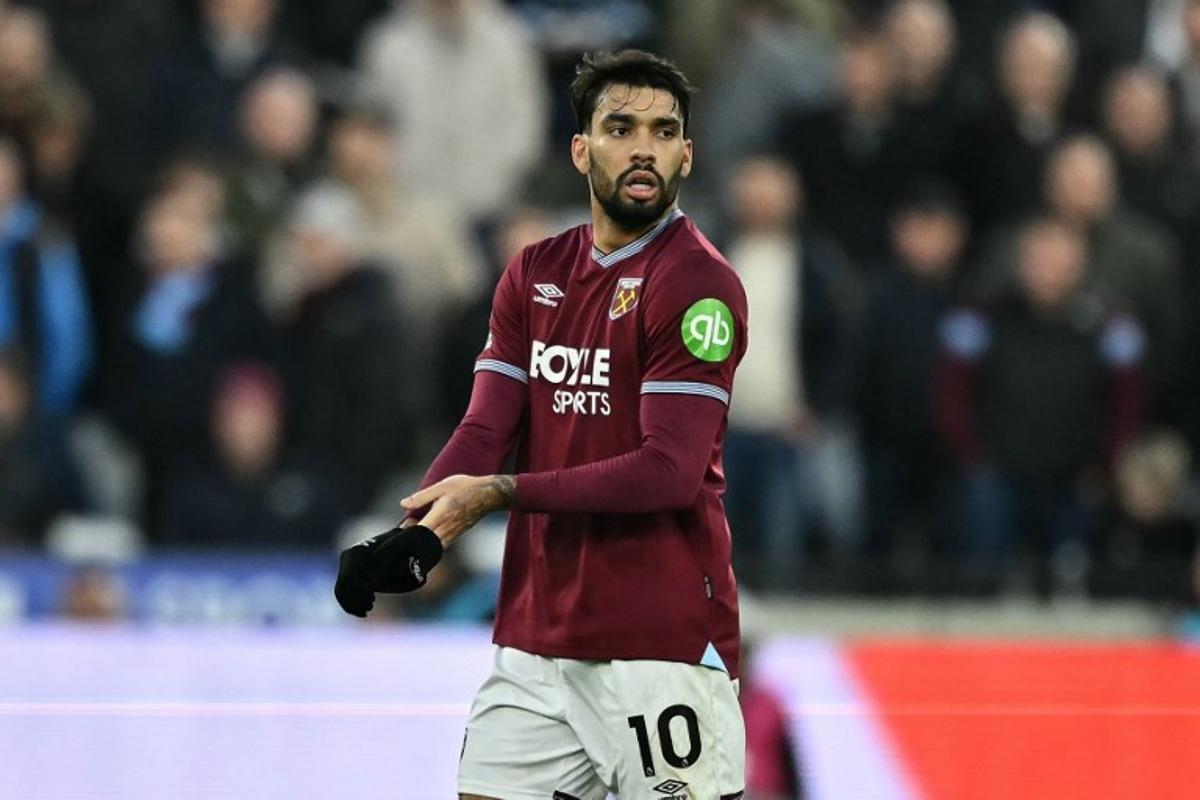 West Ham United's Brazilian midfielder #10 Lucas Paqueta leaves the game having been sent off during the English Premier League football match between West Ham United and Liverpool at the London Stadium, in London on November 30, 2025.  Ben STANSALL / AFP