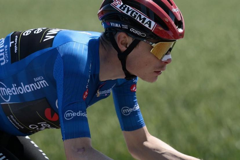 Team Visma Lease a Bike Danish rider Jonas Vingegaard, wearing the best climber's blue jersey (Maglia Azzura), rides during the 9th stage of the Giro d'Italia 2026 - Tour of Italy cycling race between Cervia and Corno alle Scale, central Italy on May 17, 2026.  Luca Bettini / AFP